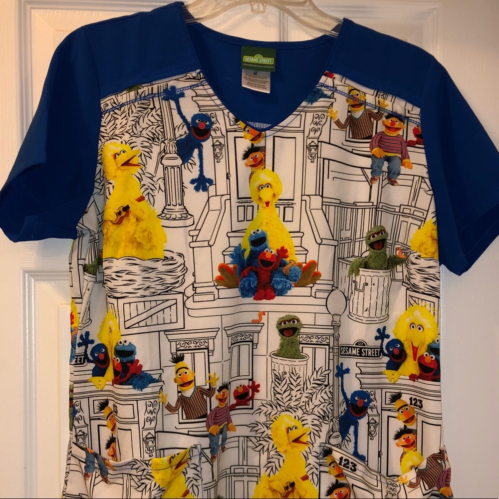 Sesame Street scrub top w/ pockets